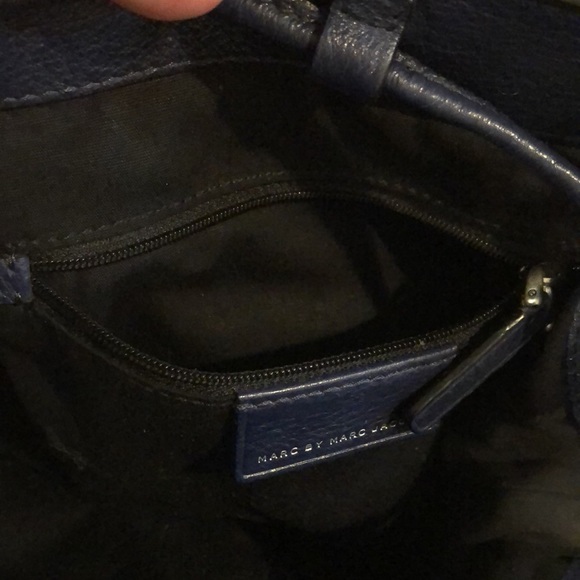 MARC JACOBS Navy Tumbled Leather Drawstring Bucket Bag Crossbody Shoulder Strap - Picture 10 of 16